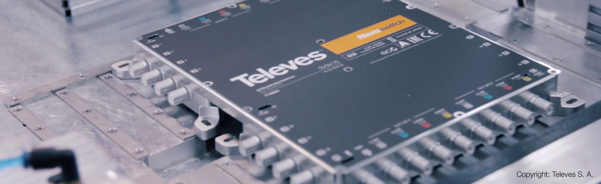 Satelliten-Multischalter von der Seite