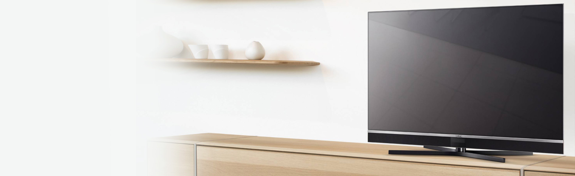 Fernseher auf Sideboard