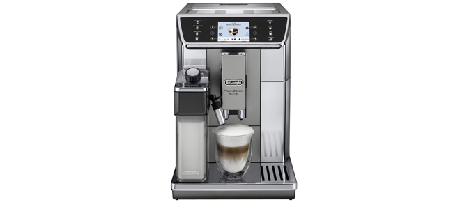 Große Kaffemaschine mit bereits eingefülltem Kaffee