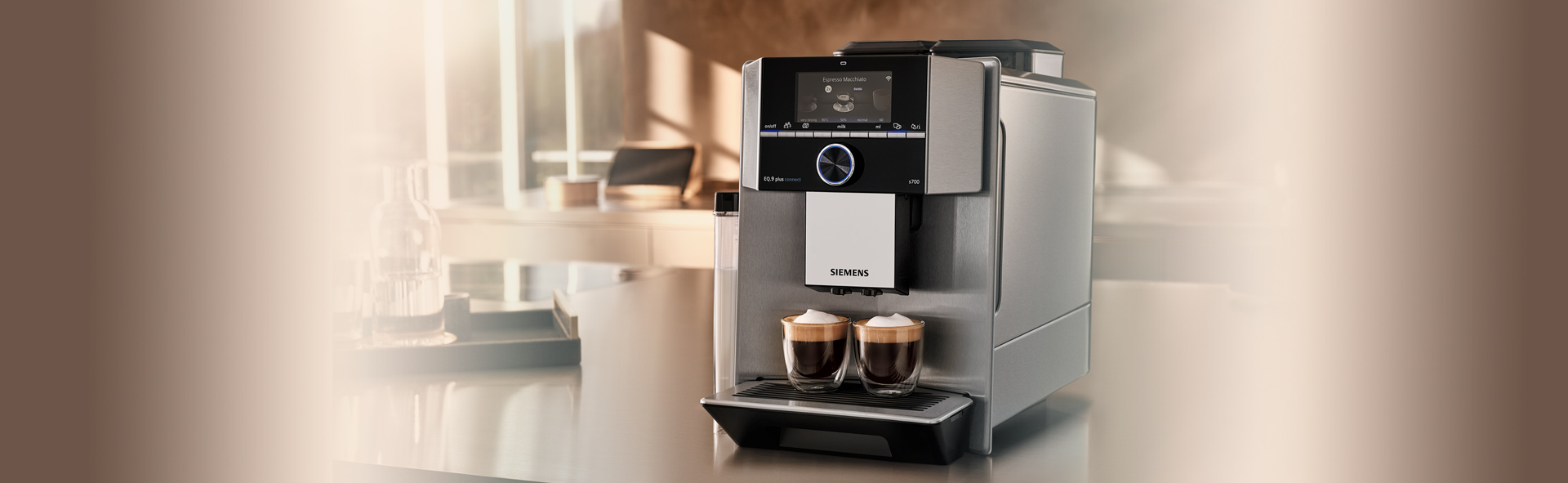 Kaffeemaschine mit zwei vollen Tassen