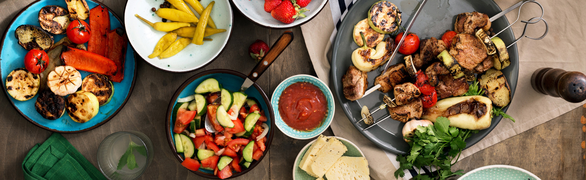 Verschiedene Grillteller von oben