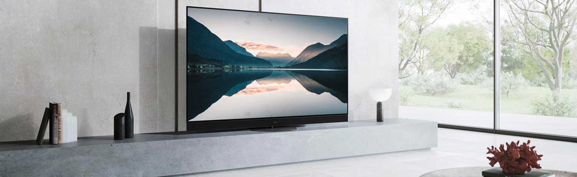 Fernseher in offenem Wohnzimmer