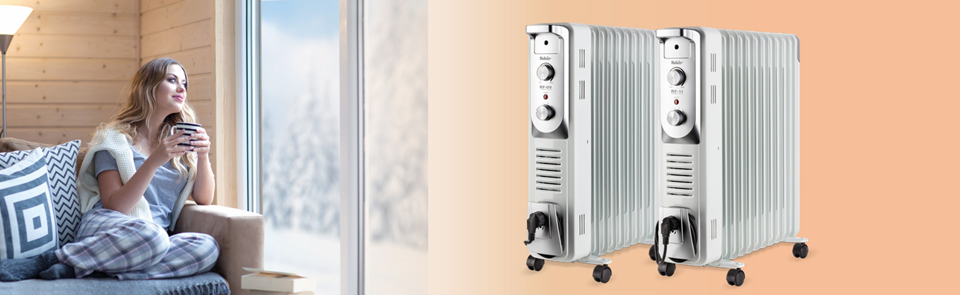 Frau sitzt auf einem Sofa mit Blick auf Schneelandschaft draussen