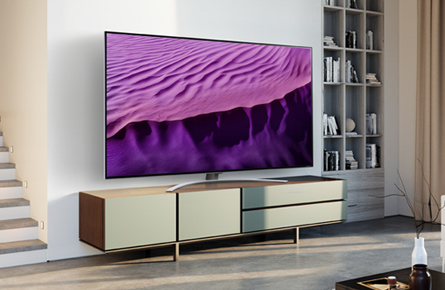 Fernseher in modernem Wohnzimmer