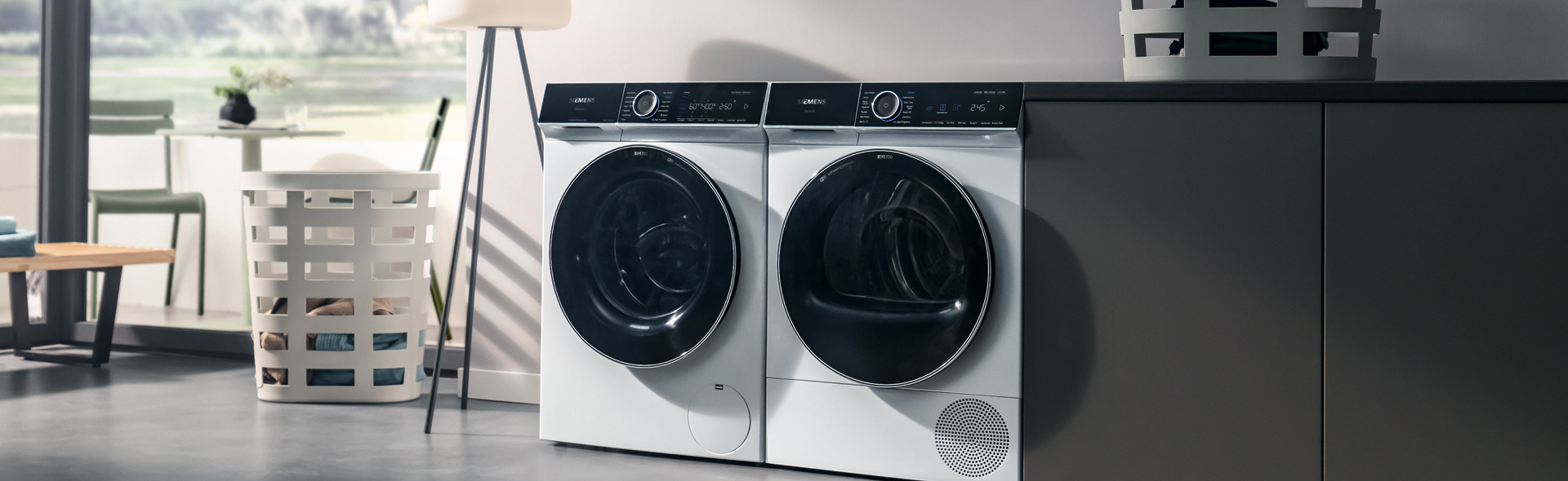 Wäschetrockner in hellem Zimmer