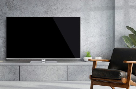 Fernseher in modernem Zimmer