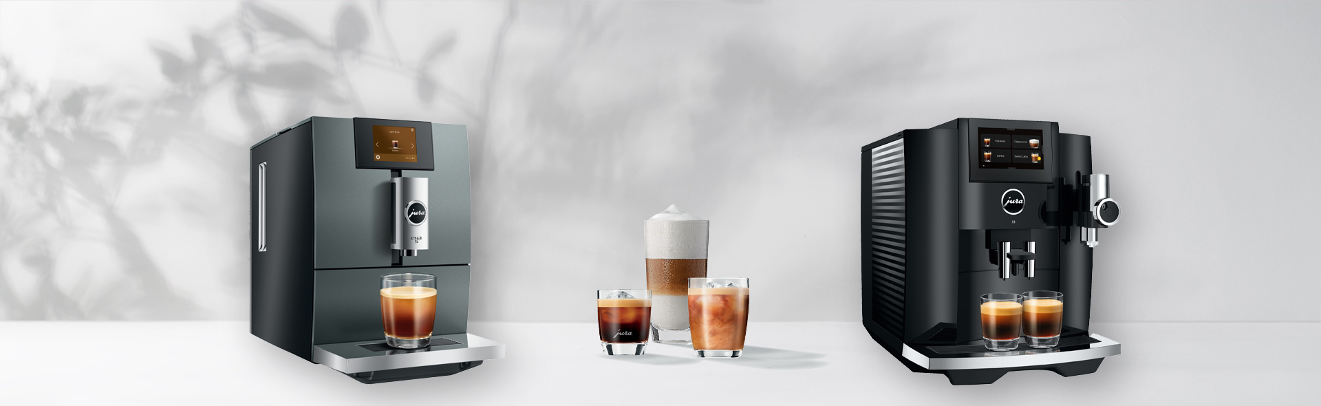 eine einfache und eine doppelte Kaffeemaschine mit verschiedenen Kaffeesorten