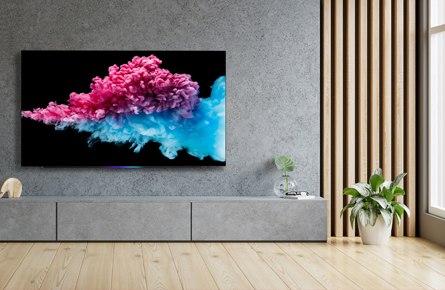 Fernseher auf Sideboard im Wohnzimmer