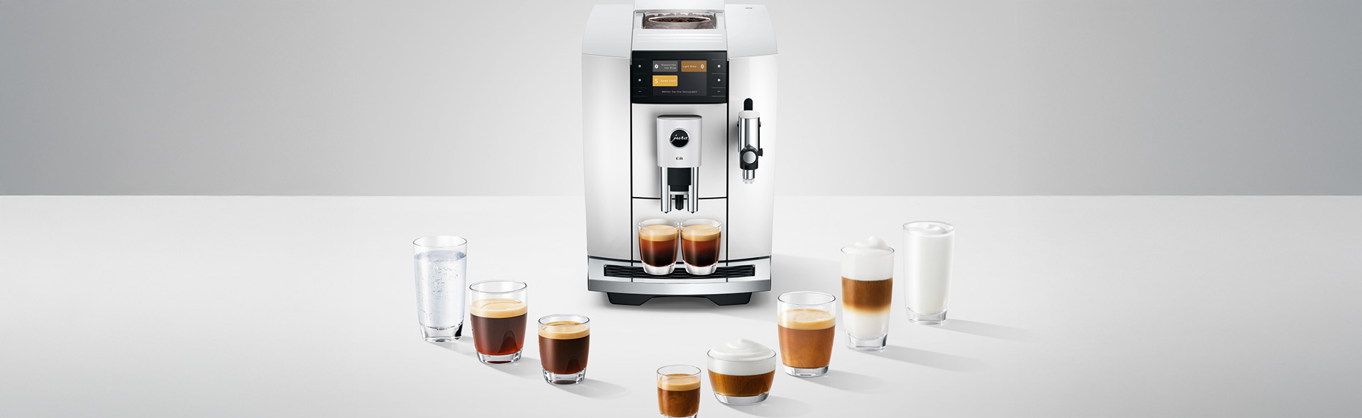 Kaffeemaschine mit verschiedenen Kaffeespezialitäten