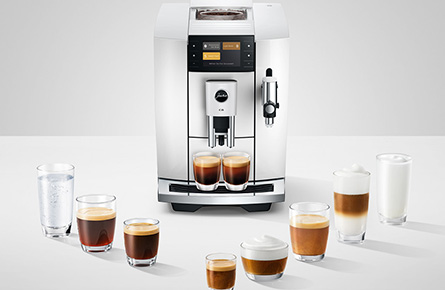 Kaffeemaschine mit verschiedenen Kaffeespezialitäten