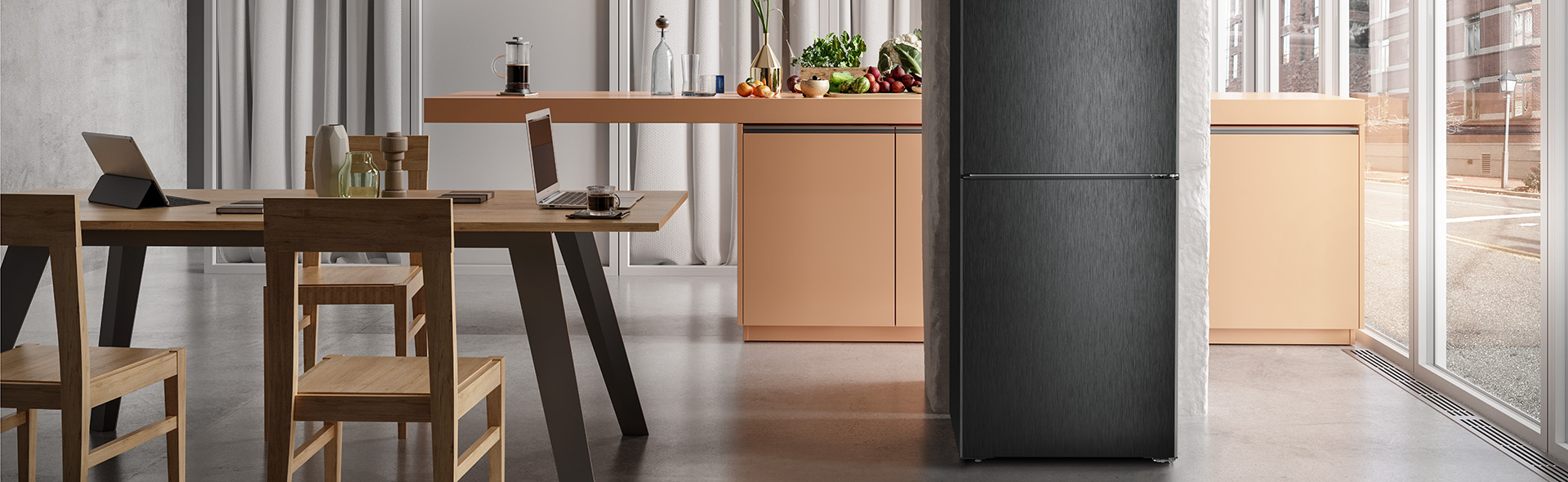 Freistehender Kühlschrank in moderner Küche