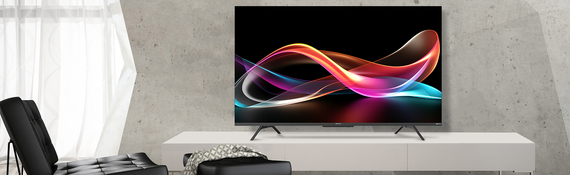 Fernseher auf Sideboard im Wohnzimmer