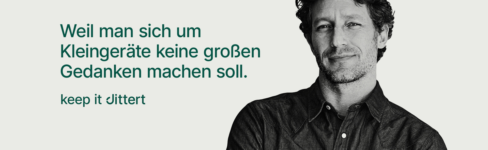 Schneidemaschine schneidet Brot in einer Küche