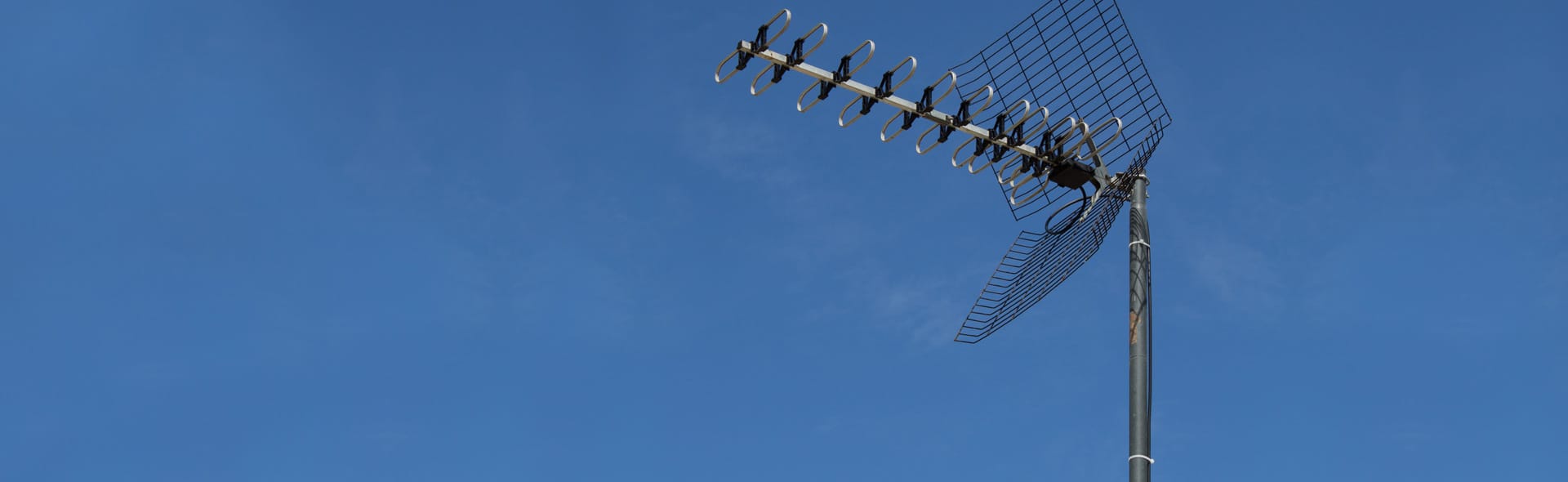 Antenne vor dem Himmel