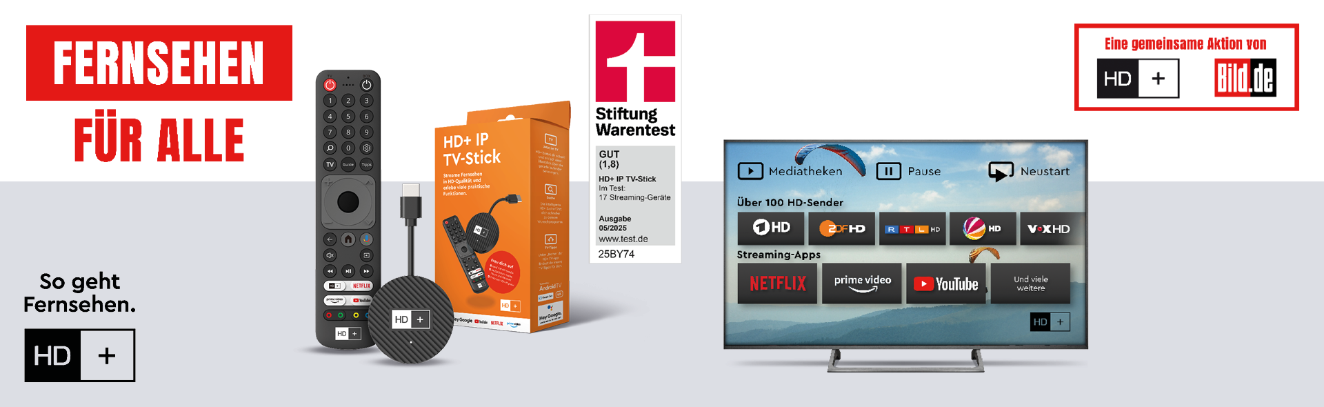 Fernseher mit vielen TV-Sendern neben einem TV-Stick und einer Fernbedienung