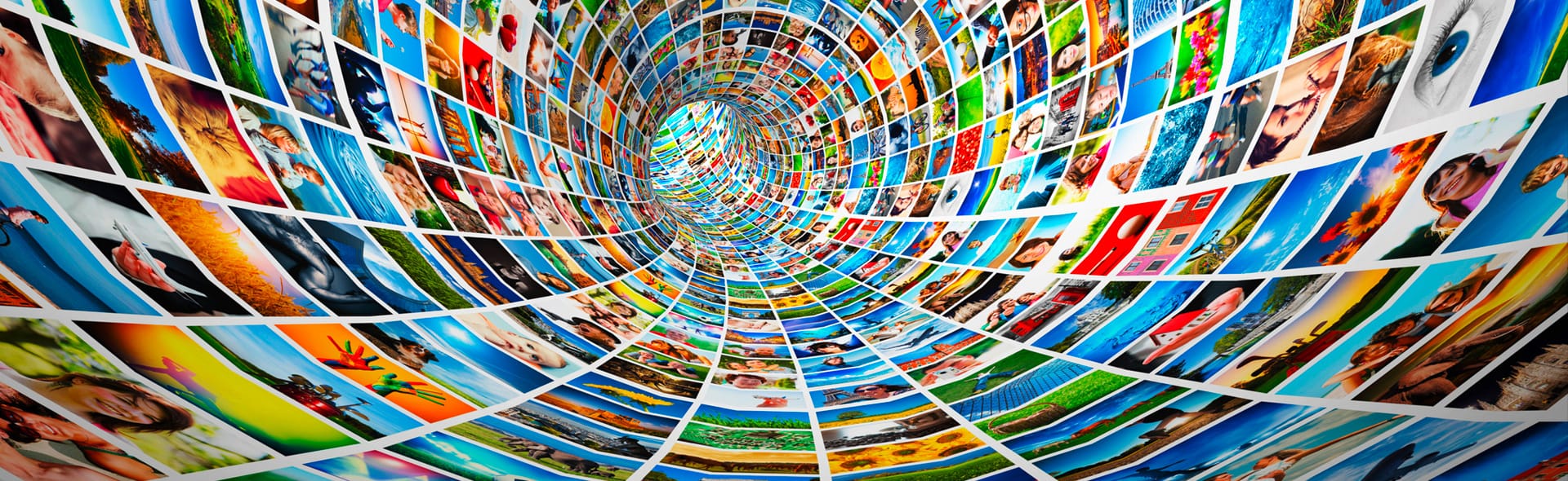 Viele Fotos in einem Tunnel angeordnet