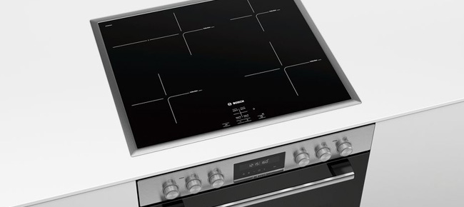 Induktions-Kochfelder über dem Backofen