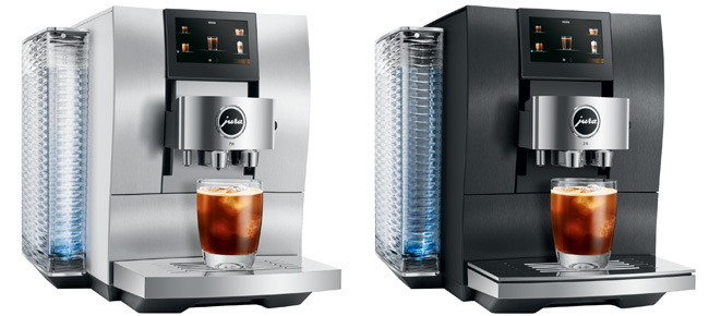 schwarze und weiße Kaffemaschine von vorne