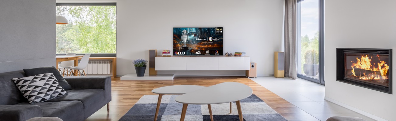 Kopfzeilenbild für die Seite „100-Zoll-Gigant für Gaming und Entertainment: Der Hisense 100E77NQ PRO QLED 4K“