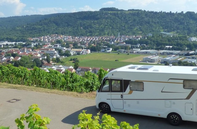 Vorschaubild für den Artikel „Im Urlaub nichts verpassen: bester Empfang mit Camping-SAT-Anlagen“