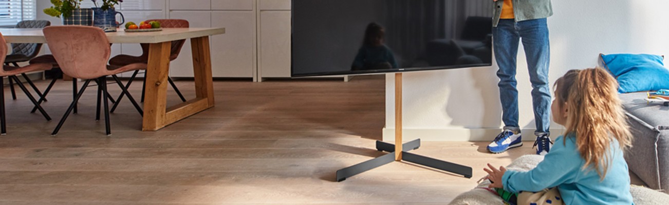 Kopfzeilenbild für die Seite „Smart TV flexibel platzieren dank Vogel‘s TV-Standfuß“