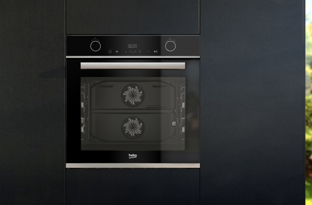 Vorschaubild für den Artikel „Ein Garraum für zwei Gerichte gleichzeitig: Der Backofen BEKO BBVM13400XDS mit Split&Cook®-Technologie“