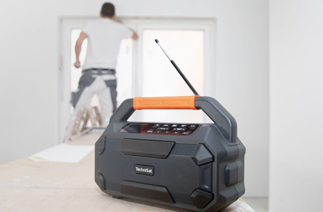 Vorschaubild für den Artikel „Mit diesem Sound lässt sich arbeiten: Digitalradios von TechniSat für Bau und Garten“