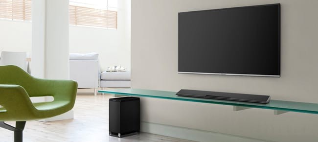 Fernseher mit Soundbar und Subwoofer